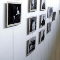 Самостална изложба фотографија Срђана Вељовића у галерији Степениште (ФОТОГРАФИЈЕ.ПОРТРЕТИ), јун 2011.